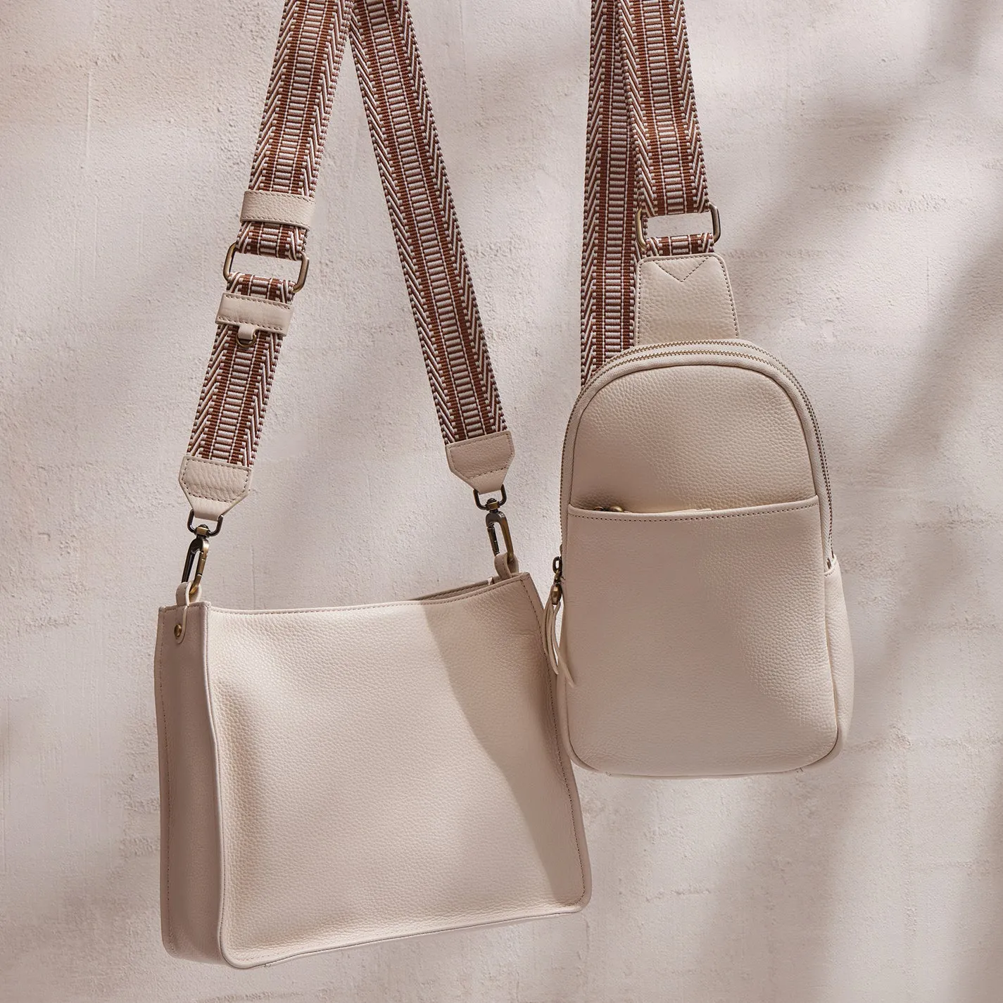 Cass Crossbody In Pebbled Leather - Ivory