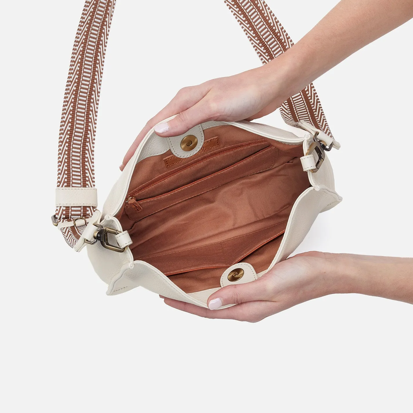 Cass Crossbody In Pebbled Leather - Ivory