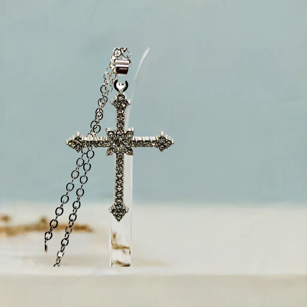 Classic chain with rhinestone cross pendant