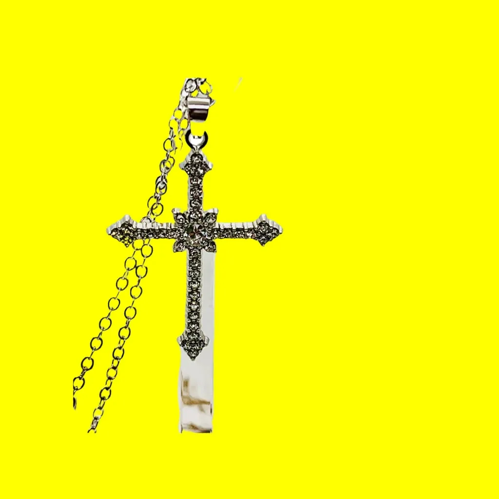 Classic chain with rhinestone cross pendant