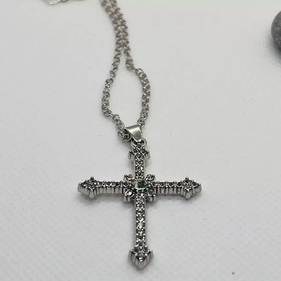 Classic chain with rhinestone cross pendant
