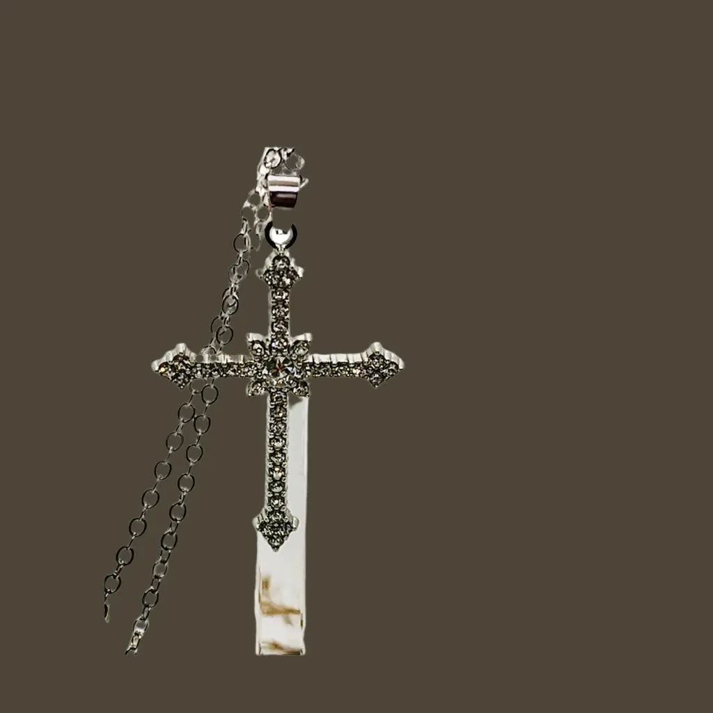 Classic chain with rhinestone cross pendant