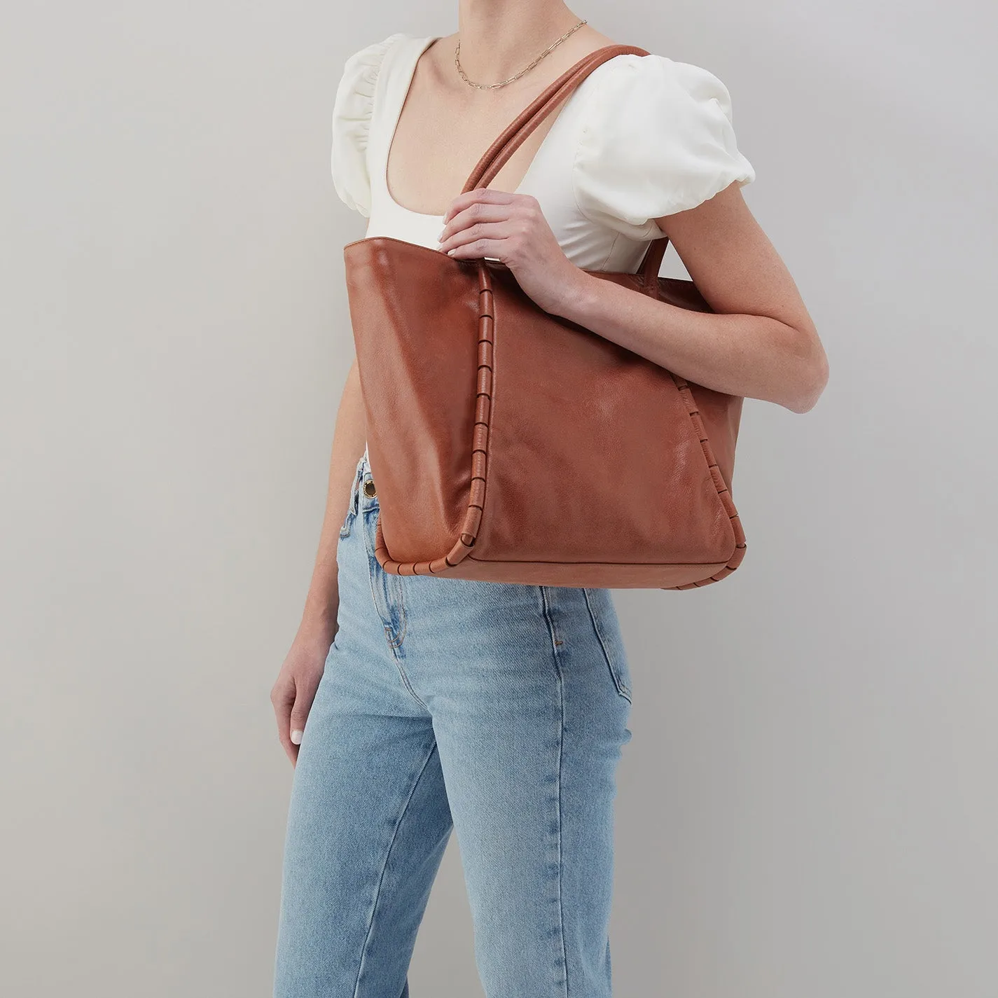 Phoebe Tote In Santa Cruz Leather - Saddle